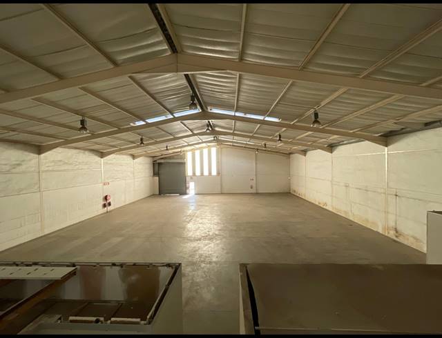 1,318M² WAREHOUSE TO LET IN HALFWAY HOUSE